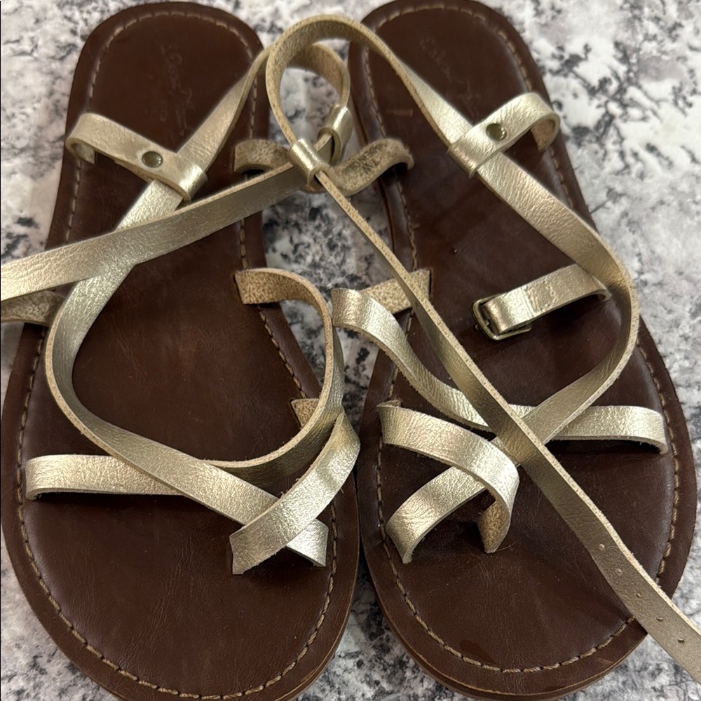 Universal Thread Gold and Brown Sandals